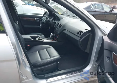 2011 Mercedes-Benz C 300 Luxury 4Matic/Sport 4Matic из США, поврежденный, VIN WDDGF8BB1BR135955